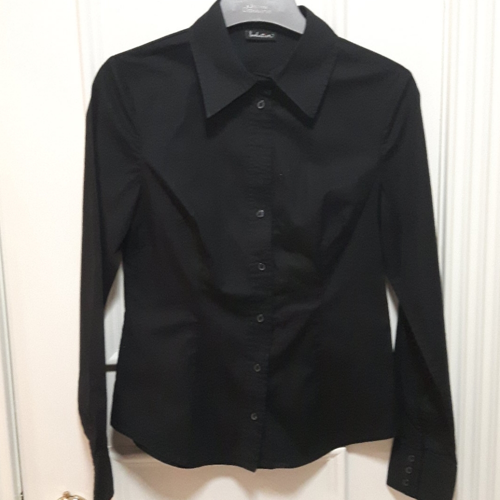 🛍 black button down shirt